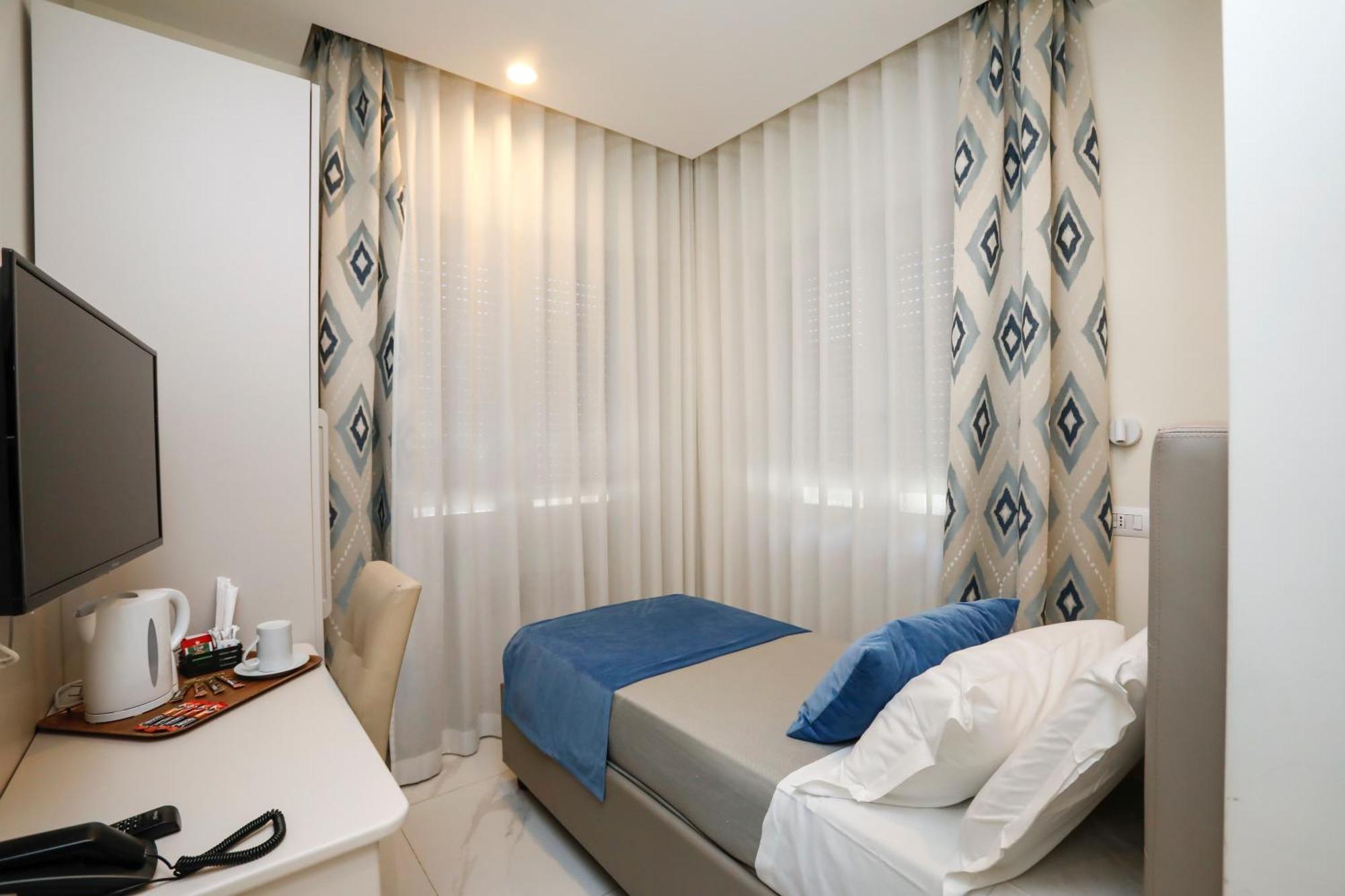 Vomero High Hotel Neapel Zimmer foto